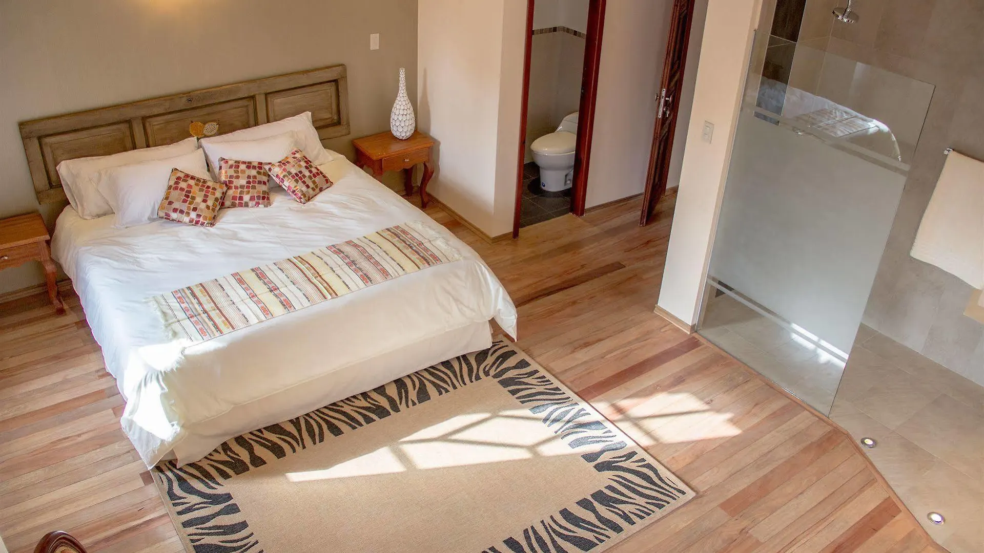 Hotel Casa El Eden Quito 3*,